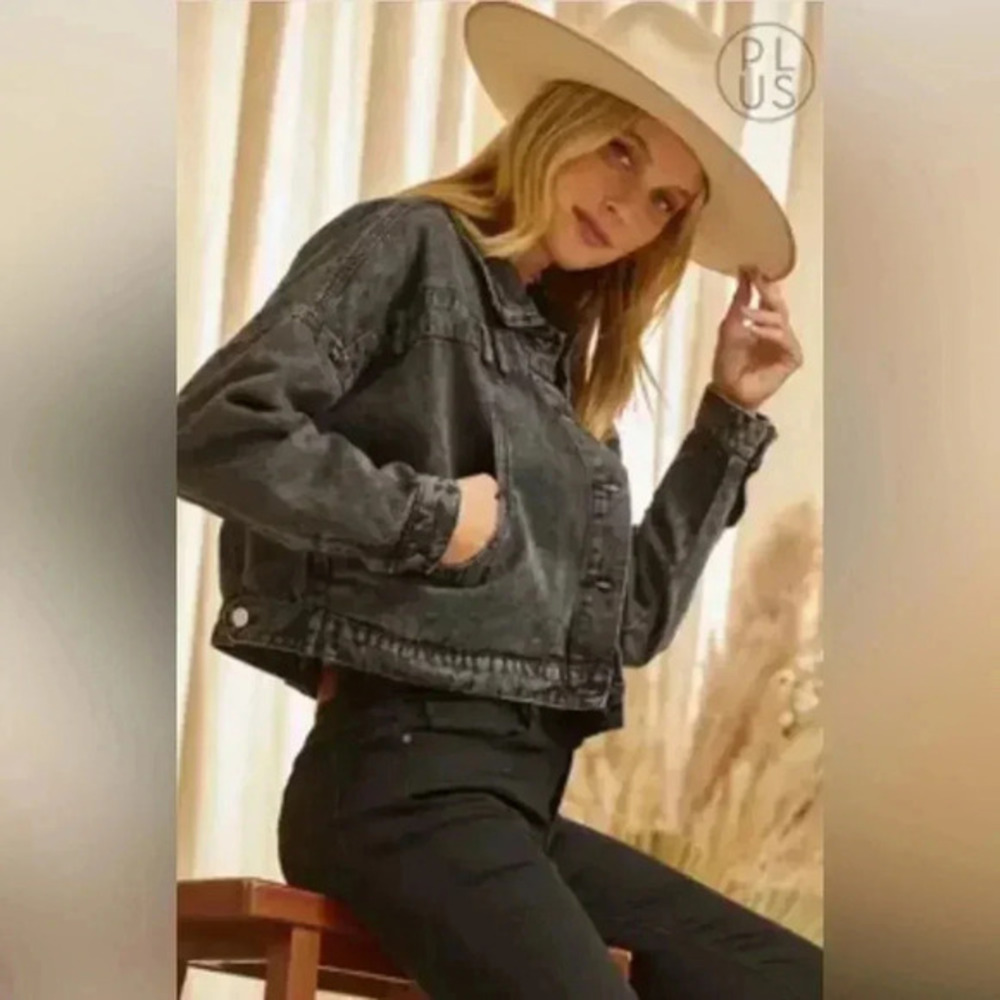 Plus sz asymmetrical placket black denim wash jacket, crop/boxy cute details NWT